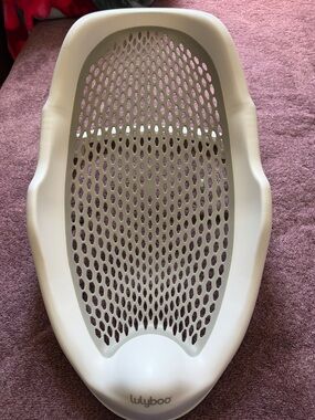 Lulyboo White Infant Bath Support with Ventilated Mesh